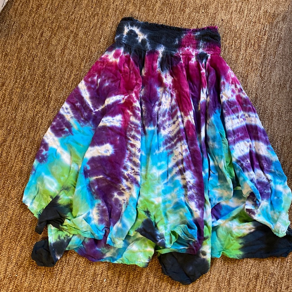 NWOT Cinched stretchy waist tie dye skirt